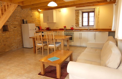 La Chevrerie Cottage | Old Atelier Gite: 4-Star Old Stone Cottage with Private Garden and Free Wi-Fi