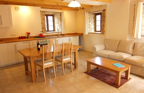 La Chevrerie Cottage | Old Atelier Gite: 4-Star Old Stone Cottage with Private Garden and Free Wi-Fi