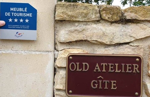 La Chevrerie Cottage | Old Atelier Gite: 4-Star Old Stone Cottage with Private Garden and Free Wi-Fi