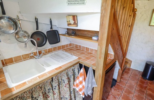 Market Rasen Cottage | OLD BLACKSMITHS COTTAGE, pet friendly, with a garden in Market Rasen