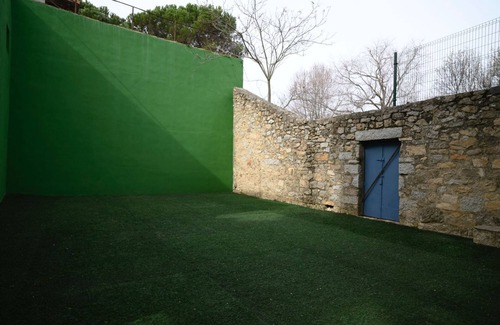 Mirasierra House | old chicken coop apartment