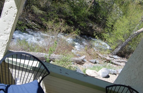 Pray House | Old Chico Cottage, Creekside and Hot Water Springs