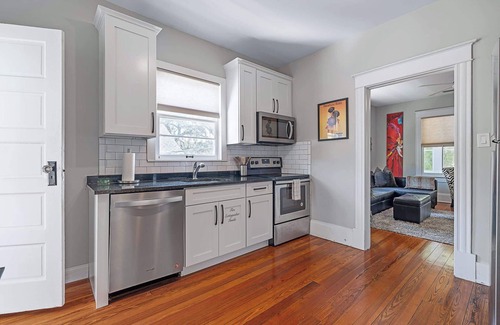 Downtown Historic District Apartment | Old City Hideout l Historic l Walk to St George