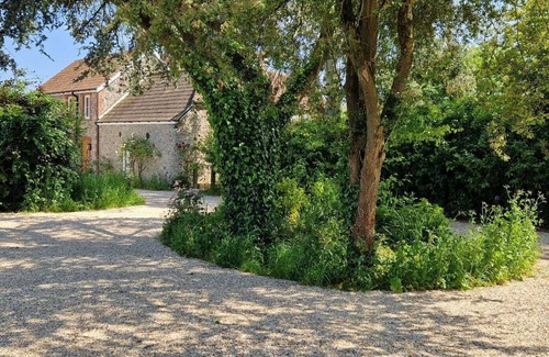 Chard Apartment | Old cow byre refurbished into a modern studio in an idyllic rural location.