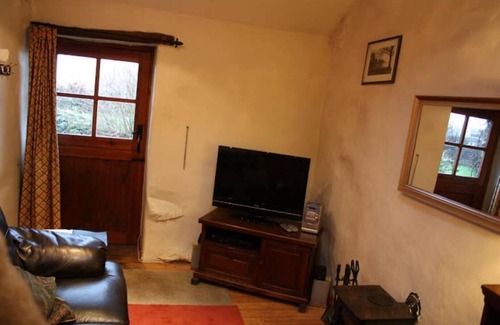 Torver Cottage | Old Dairy, Cosy 1 bedroom Cottage near Coniston, dogs welcome.