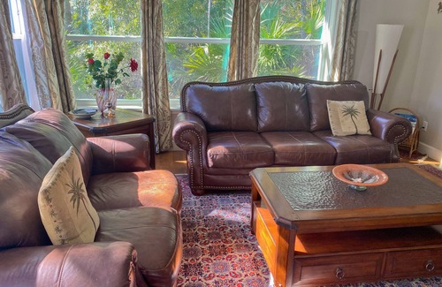 Inglis House | Old European Style Cottage, sleeps 2, very comfortable