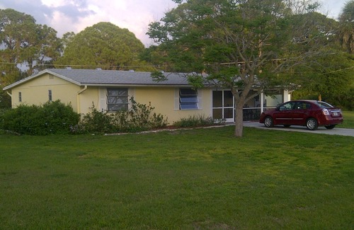 Englewood Cottage | Old Florida Charm, quiet, close to beach and boat launch.