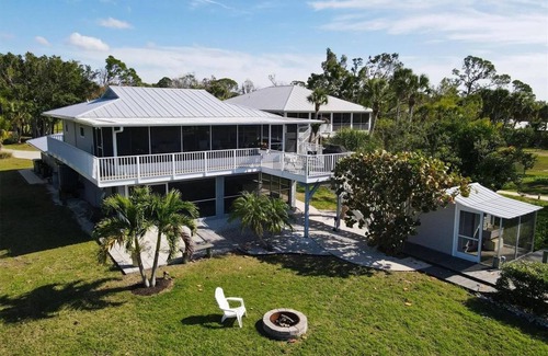 Englewood House | Old Florida! Incredible sunsets over mangroves/creek from your screened deck!