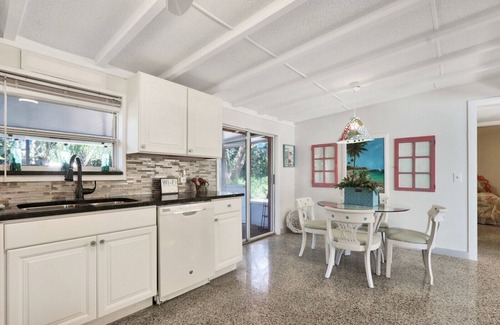 Jensen Beach House | Old Florida Key West Cottage w/river access