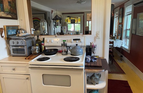 The Dalles Cottage | Old & Funqui, a charming 1910 cottage in the Columbia River Gorge. Pet friendly