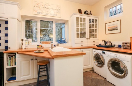 Cerne Abbas Cottage | OLD GAOL COTTAGE, family friendly, with a garden in Cerne Abbas