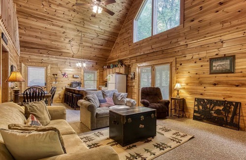 Sevierville Cabin | Old Glory - WIFI, Hot Tub, Game Room, Free Attraction Tickets!