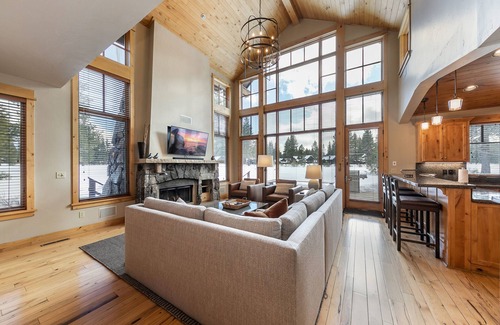 Truckee House | Old Greenwood Cabin 32
