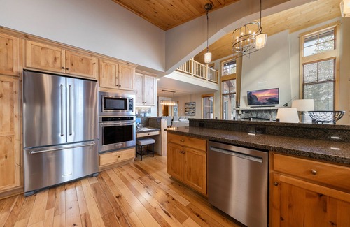 Truckee House | Old Greenwood Cabin 32