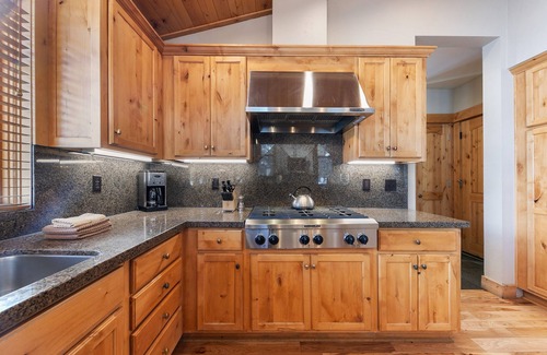 Truckee House | Old Greenwood Cabin 32