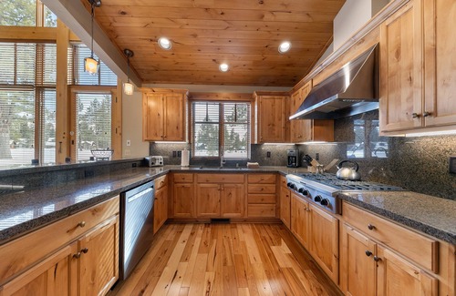 Truckee House | Old Greenwood Cabin 32