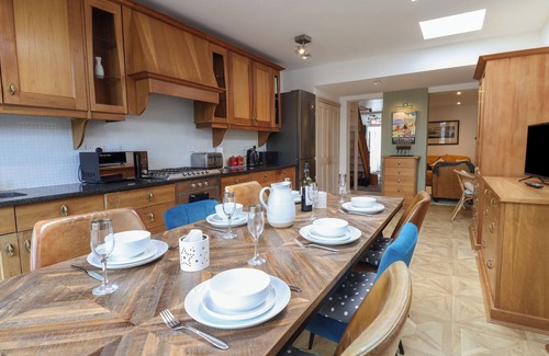 Weymouth Cottage | Old Harbour Townhouse