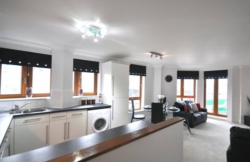 Weymouth Cottage | OLD HARBOUR VIEW, family friendly in Brewers Quay Harbour