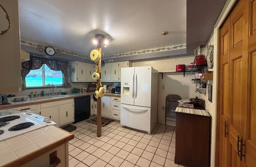 Hardy House | Old Hardy Town - Large Victorian-Style 4 Bedroom Home - Near Spring River