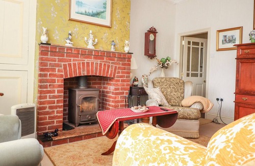 Churchtown Cottage | OLD HOLLOW COTTAGE, pet friendly, with open fire in Southport