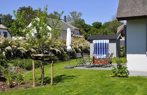 Glowe House | Old Katen Glowe - Stürmann's Half 1 bedroom: FHH in the Thatched Cottage, romantic details