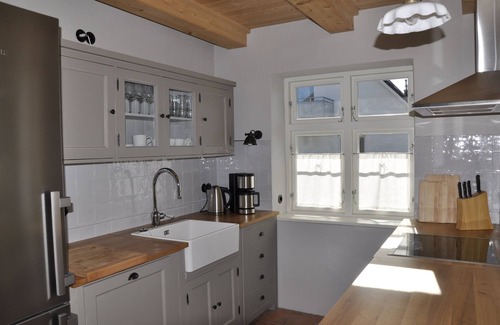 Glowe House | Old Katen Glowe - Two FHH in the Thatched Cottage, many romantic details
