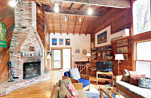 Wellfleet House | Old Kings Hideout