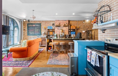 Cite Multimedia Apartment | Old Montréal's Friends-themed Haven