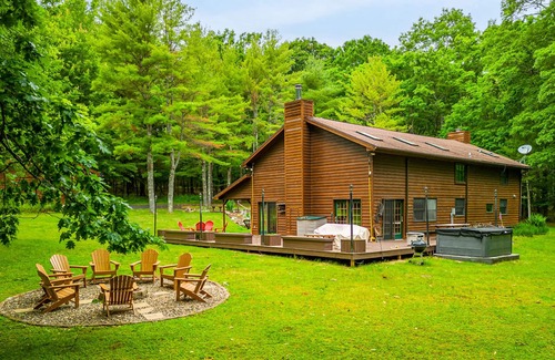 Paradise Point House | Old Moose Barn | Lake Access + Hot Tub & Boat Slip!