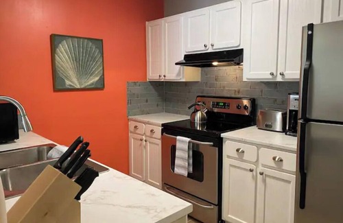 Old Village House | Old Mt Pleasant Oasis, 5 Min to Sullivans Island