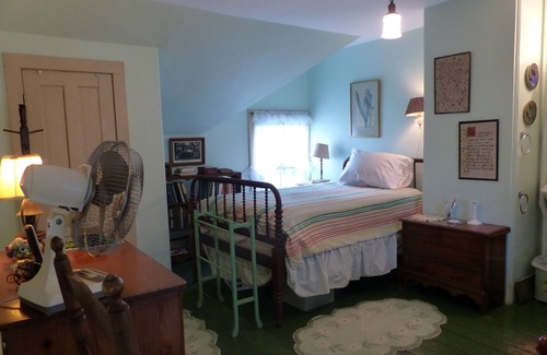 Brant Point House | Old Nantucket house near town & beaches offers water view, privacy and quiet,