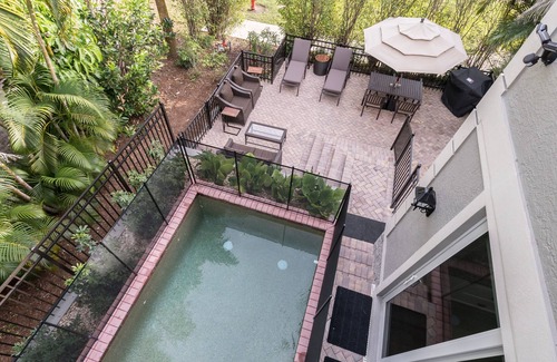 Old Naples Villa | Old Naples Walk to 5th Ave 4 Bedrm 5 bath home MONTHLY DISCOUNT