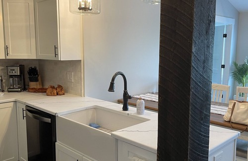 Mystic - New London Apartment | OLD Net Loft of Stonington “F” Mystic/Stonington