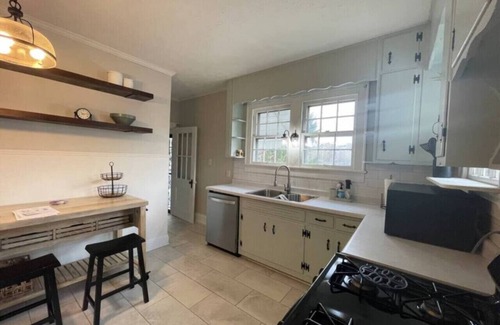 Greenway House | Old North Knox ~ 3 Bedrooms <10min to Downtown