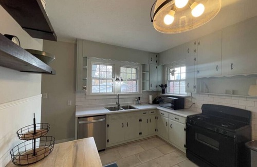 Greenway House | Old North Knox ~ 3 Bedrooms <10min to Downtown