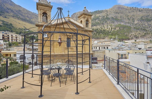 Castellammare del Golfo Apartment | Old penthouse with beautiful sea view terraces