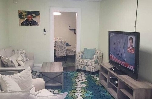 Beckley Apartment | Old school flair with modern industrial vibe