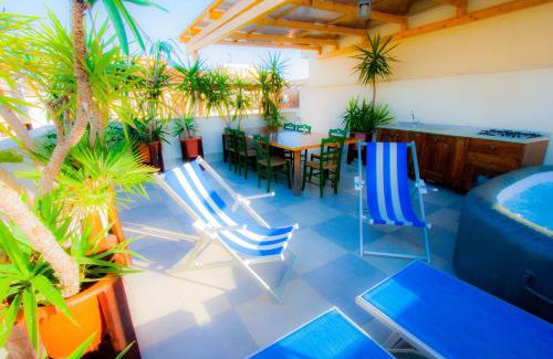 Ladispoli Apartment | Old Style by the sea, roof terrace with pool and kitchen, Ladispoli