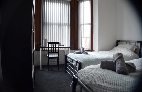 Liverpool House | Old Swan Guest House