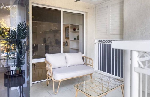 South Brisbane Apartment | Old Time Charm! Carpark+Wifi, Central BNE 2BR Apt