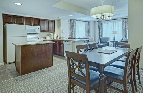 Rosemont Condo | Old Town Alexandria | Two 2BR/2BA King Suites
