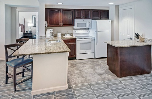 Rosemont Condo | Old Town Alexandria | Two 2BR/2BA King Suites