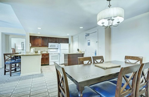 Rosemont Condo | Old Town Alexandria | Two 2BR/2BA King Suites