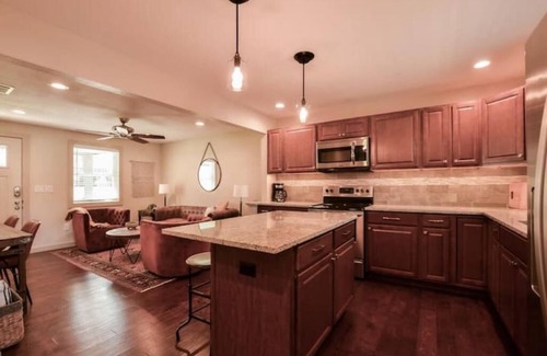 Georgetown House | old Town Bungalow - 4 blocks to historic square