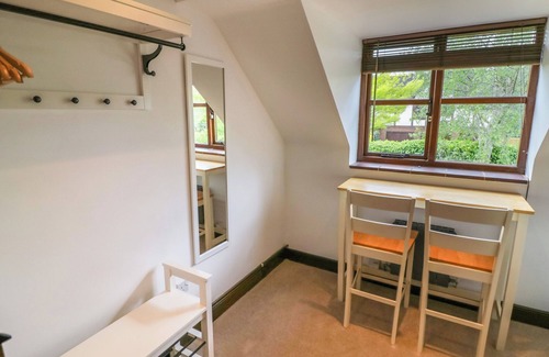 Stratford-upon-Avon Cottage | OLD TOWN COTTAGE, pet friendly, with open fire in Stratford-Upon-Avon