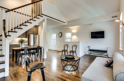 Old Town Triangle Condo | Old Town Chicago at it's finest! Pet Friendly & Recently Renovated Top-Floor Condo Has Everything You Need for a Perfect Windy City Getaway by AllSet Turnover