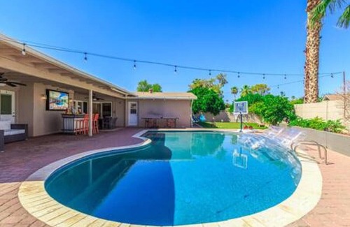 Scottsdale Highlands House | Old Town Heated Pool Hot Tub Putting Green