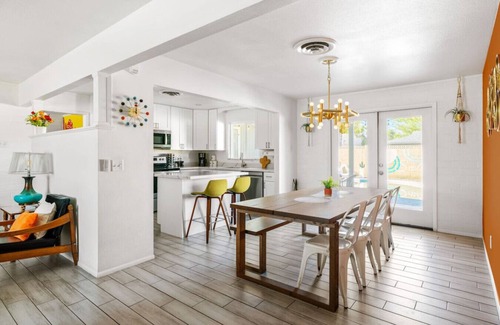 Peaceful Valley House | Old town home w/*heated pool, hot tub & fire pit