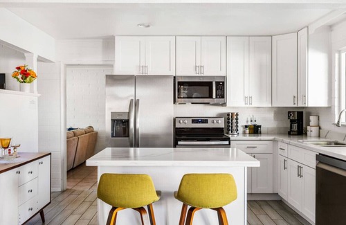 Peaceful Valley House | Old town home w/*heated pool, hot tub & fire pit