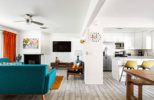 Peaceful Valley House | Old town home w/*heated pool, hot tub & fire pit